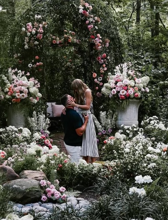 祝福！泰勒·斯威夫特社媒晒照，正式宣布与男友凯尔希订婚