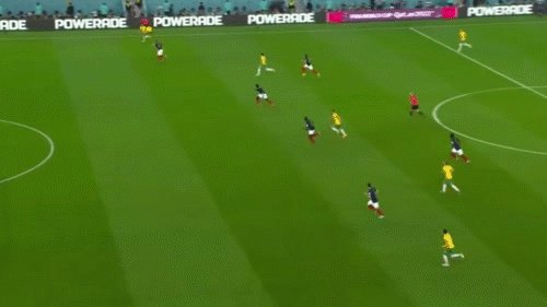 博鱼体育官方网站-马内刚开刀卢卡斯也倒下，拜仁真的不买替补左闸？