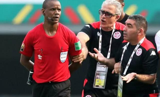 博鱼官网首页-终场哨“双响”非洲杯奇闻是因为裁判被热晕了？