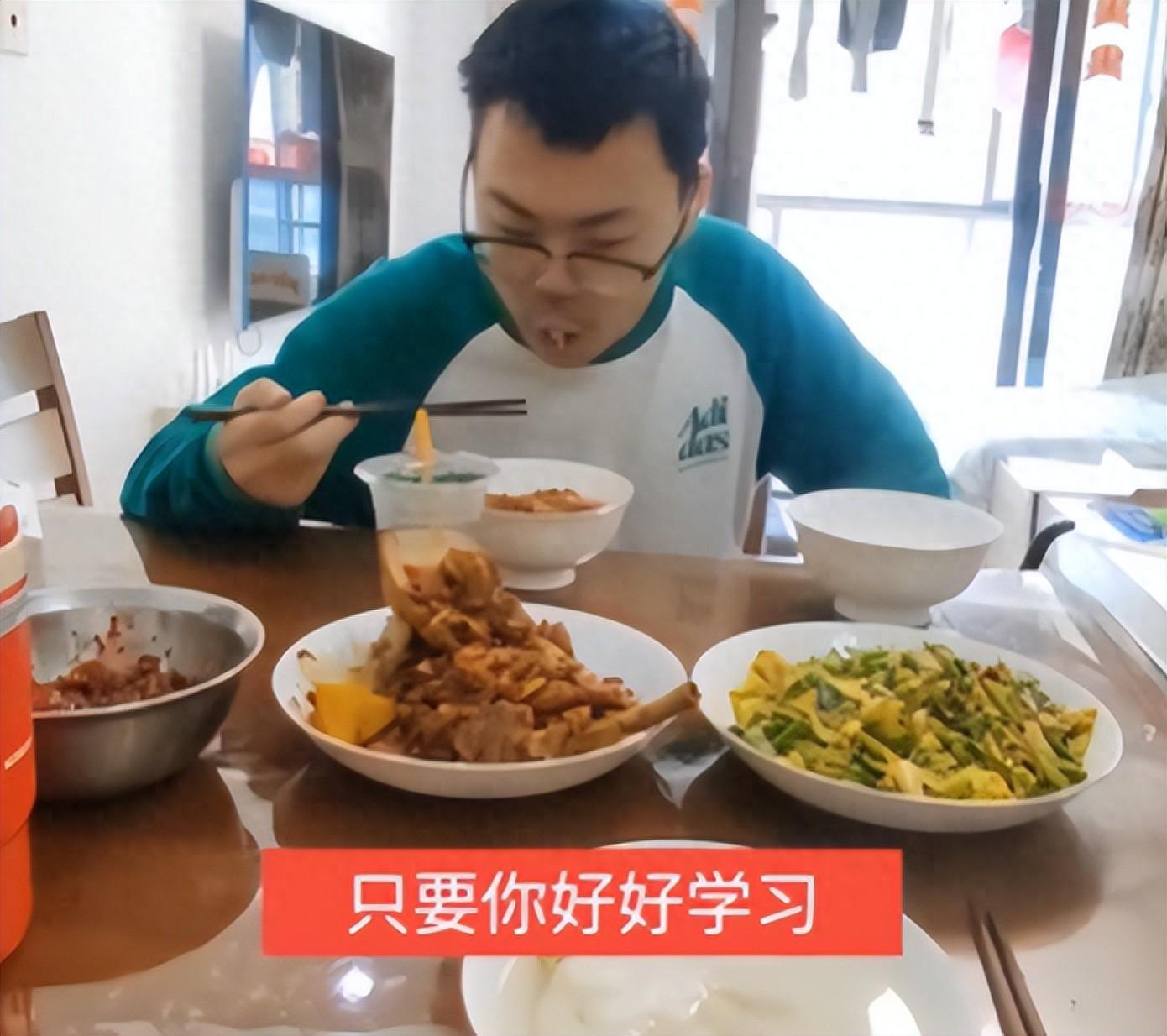 博鱼体育官网-“这样的外形，早恋就别想了！”母亲晒儿子照片引爆评论区。